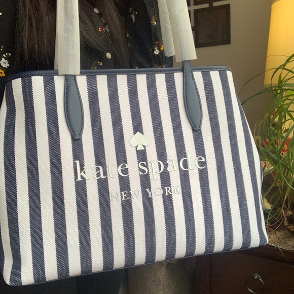 Authentic Kate Spade logo leather/Canvas zip tote - Picture 3 of 16